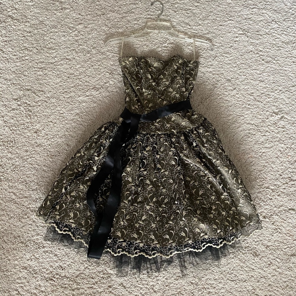 Stunning strapless tulle dress🖤